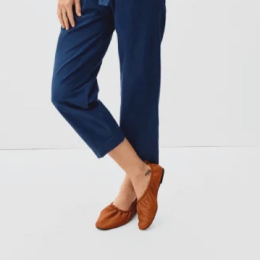 Everlane Scrunch Flat - Toffee - like new!